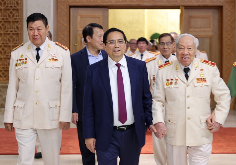 Thủ tướng Phạm Minh Chính gặp mặt, tri ân Ban Liên lạc Công an chi viện chiến trường miền Nam - Ảnh: VGP/Nhật Bắc