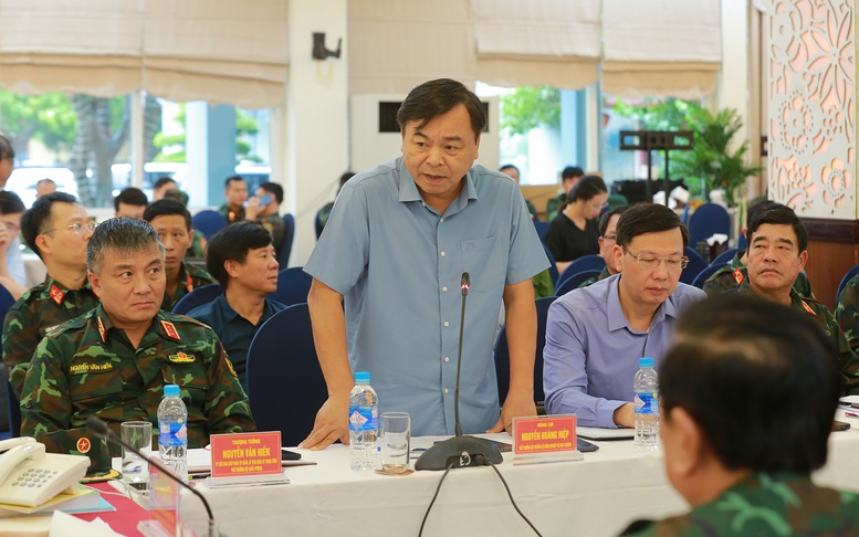 Thứ trưởng Bộ Nông nghiệp và Môi trường Nguyễn Hoàng Hiệp báo cáo tại cuộc họp - Ảnh: VGP/Minh Khôi