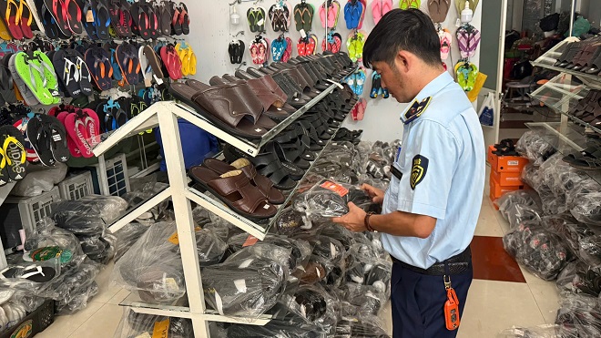 Lực lượng QLTT tỉnh Gia Lai kiểm tra cơ sở kinh doanh