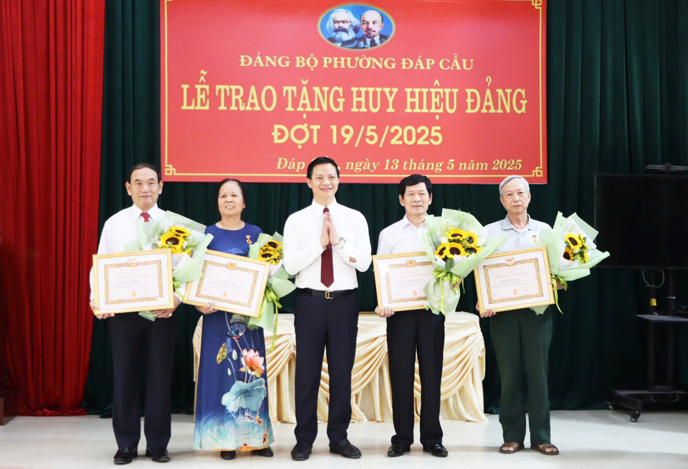 Đảng bộ tỉnh Bắc Ninh có gần 2.700 đảng viên được tặng, truy tặng Huy hiệu Đảng đợt 2/9