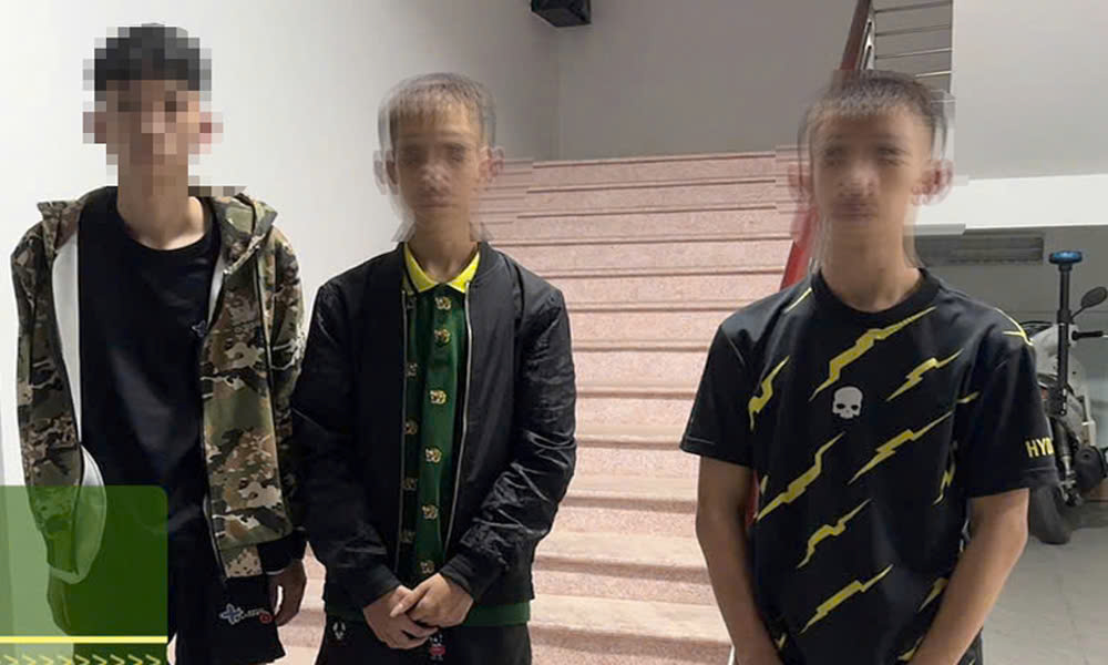 3 thiếu niên được giải cứu trở về nhà an toàn vào sáng 25/8. 3 thiếu niên được giải cứu trở về nhà an toàn vào sáng 25/8.