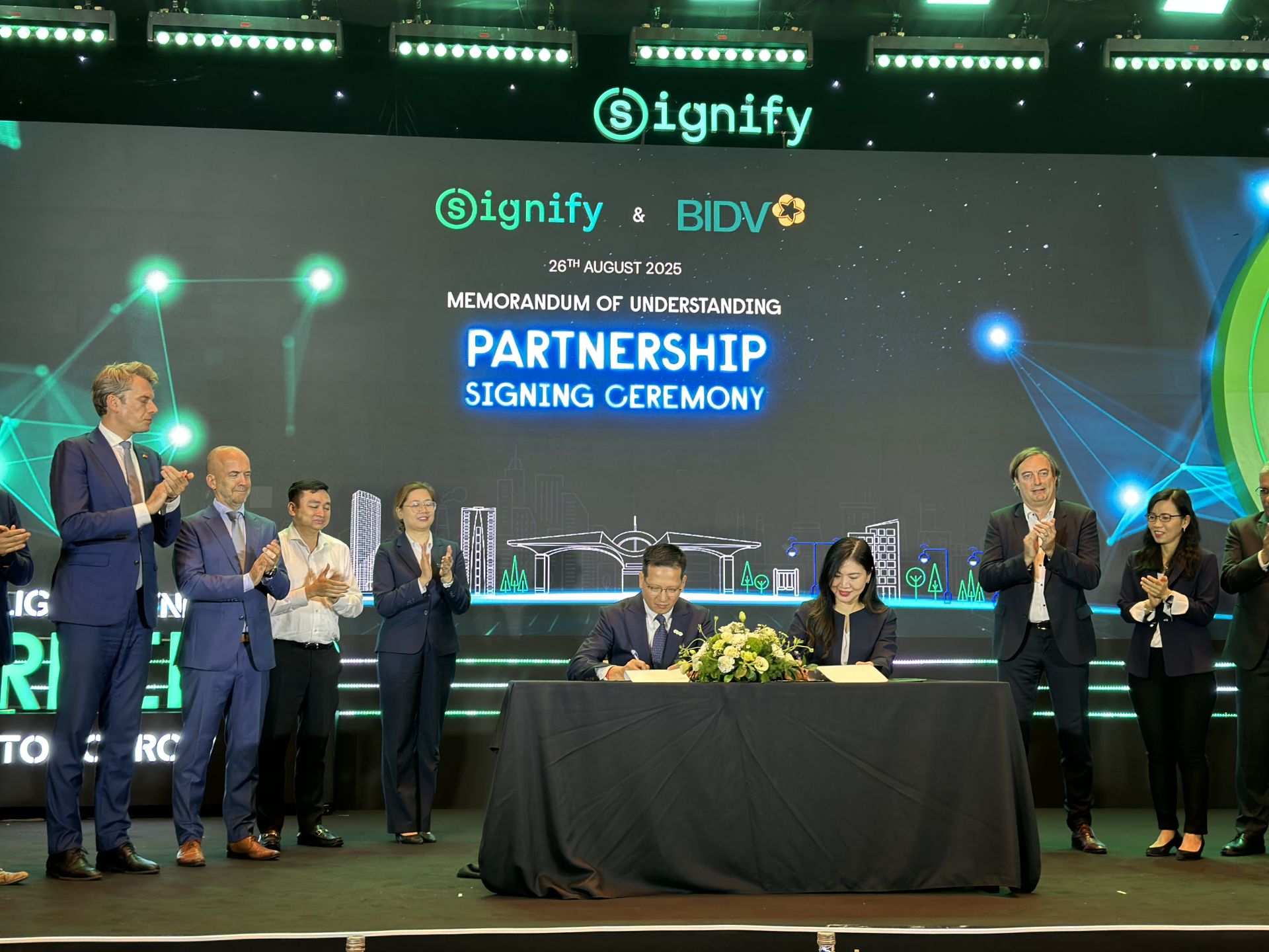 Lễ ký kết hợp tác chiến lược giữa Signify và BIDV