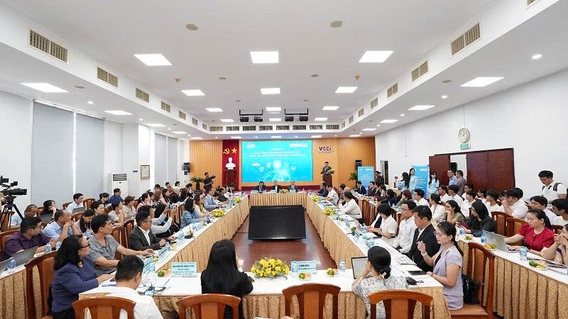 Quang cảnh diễn đàn Quang cảnh diễn đàn