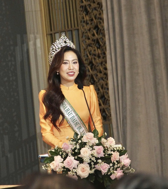 Hoa hậu Đinh Thị Hoa phát biểu tại buổi họp báo. Ảnh: VH Hoa hậu Đinh Thị Hoa phát biểu tại buổi họp báo. Ảnh: VH