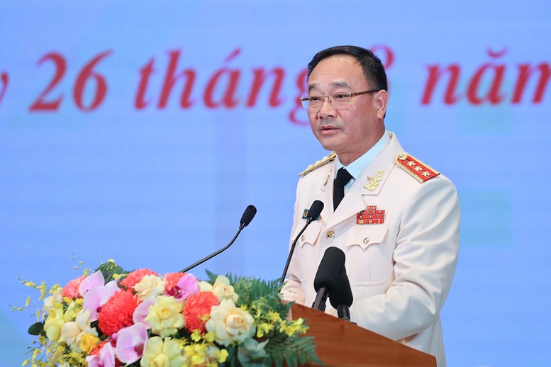 Thượng tướng Phạm Thế Tùng, Thứ trưởng Bộ Công an, phát biểu làm rõ một số kết quả nổi bật của lực lượng Công an nhân dân trong huy động nguồn lực hỗ trợ triển khai xóa nhà tạm, nhà dột nát trên phạm vi cả nước - Ảnh: VGP/Nhật Bắc Thượng tướng Phạm Thế Tùng, Thứ trưởng Bộ Công an, phát biểu làm rõ một số kết quả nổi bật của lực lượng Công an nhân dân trong huy động nguồn lực hỗ trợ triển khai xóa nhà tạm, nhà dột nát trên phạm vi cả nước - Ảnh: VGP/Nhật Bắc