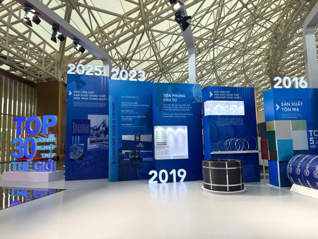 Gian triển lãm của Hòa Phát giới thiệu hệ sinh thái dải sản phẩm thép chất lượng cao, khẳng định vị thế của nhà sản xuất thép lớn nhất Đông Nam Á, top 30 doanh nghiệp thép thế giới. Ảnh: HPG