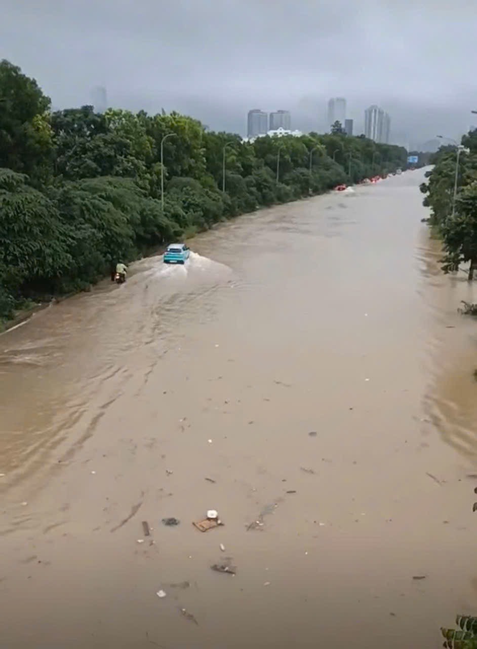 Bão số 10 gây thiệt hại nặng, hàng trăm vụ xe cơ giới chờ bảo hiểm bồi thường