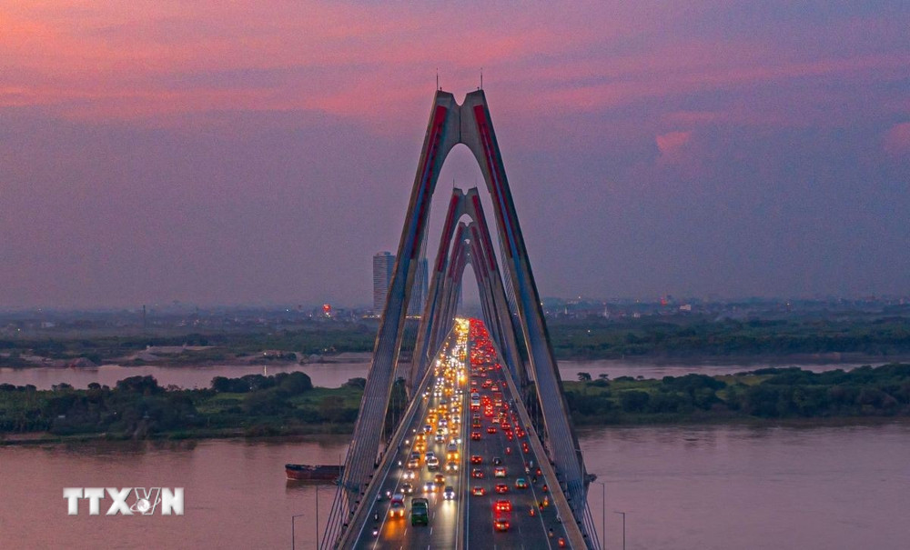 Cầu Nhật Tân của Thủ đô Hà Nội. (Ảnh: Phạm Tuấn Anh/TTXVN)