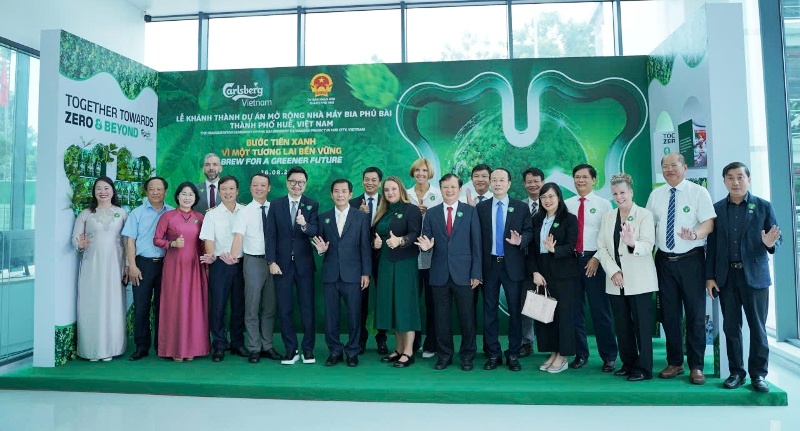 Các đại biểu chung vui, chúc mừng Carlsbergs Các đại biểu chung vui, chúc mừng Carlsbergs