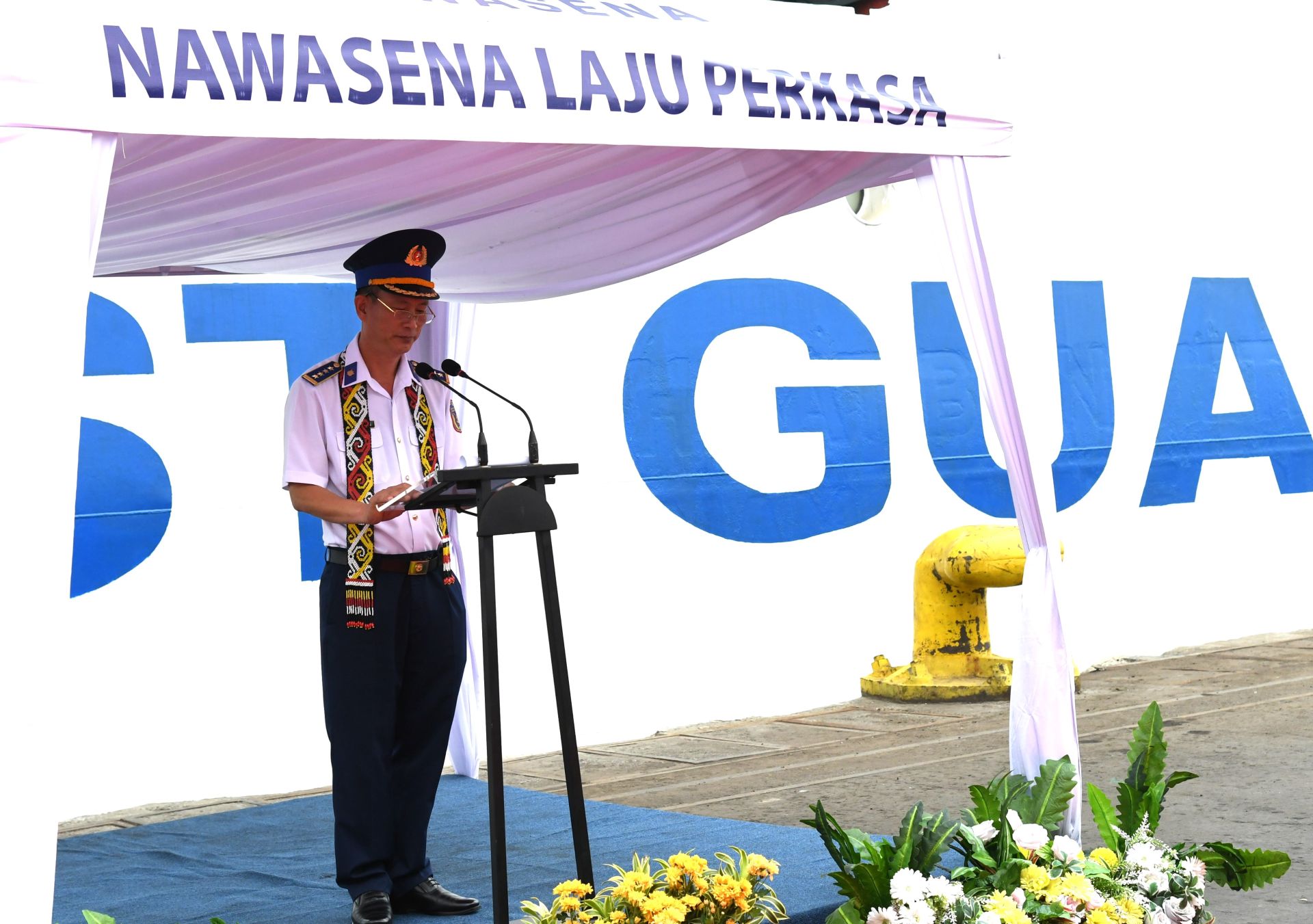 Đại tá Nguyễn Trần Đông, Phó Tư lệnh Vùng Cảnh sát biển 3, Cảnh sát biển Indonesia phát biểu tại Lễ đón tàu.