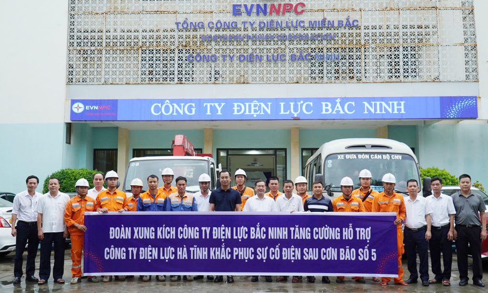 Công ty Điện lực Bắc Ninh cử Đội xung kích hỗ trợ tỉnh Hà Tĩnh khắc phục sự cố điện sau bão số 5