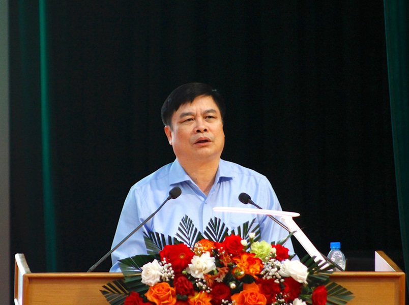 Phó Chủ tịch UBND tỉnh Hưng Yên Phạm Văn Nghiêm ghi nhận và biểu dương những thành tích của ngành giáo dục Hưng Yên