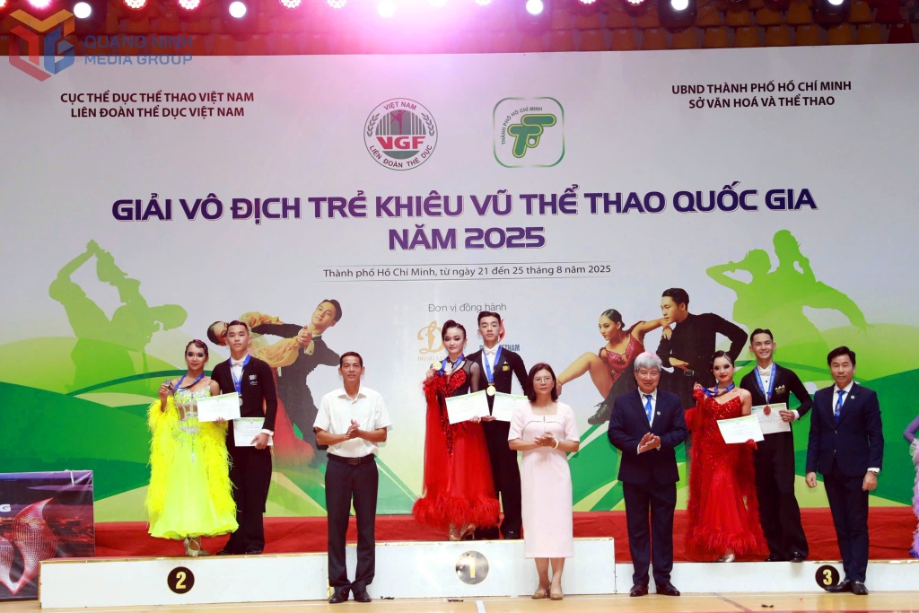 Cặp VĐV Quảng Ninh Phạm Gia Bảo - Vũ Châu Anh giành HCV nội dung toàn năng vô địch trẻ standard về cho đoàn Quảng Ninh.