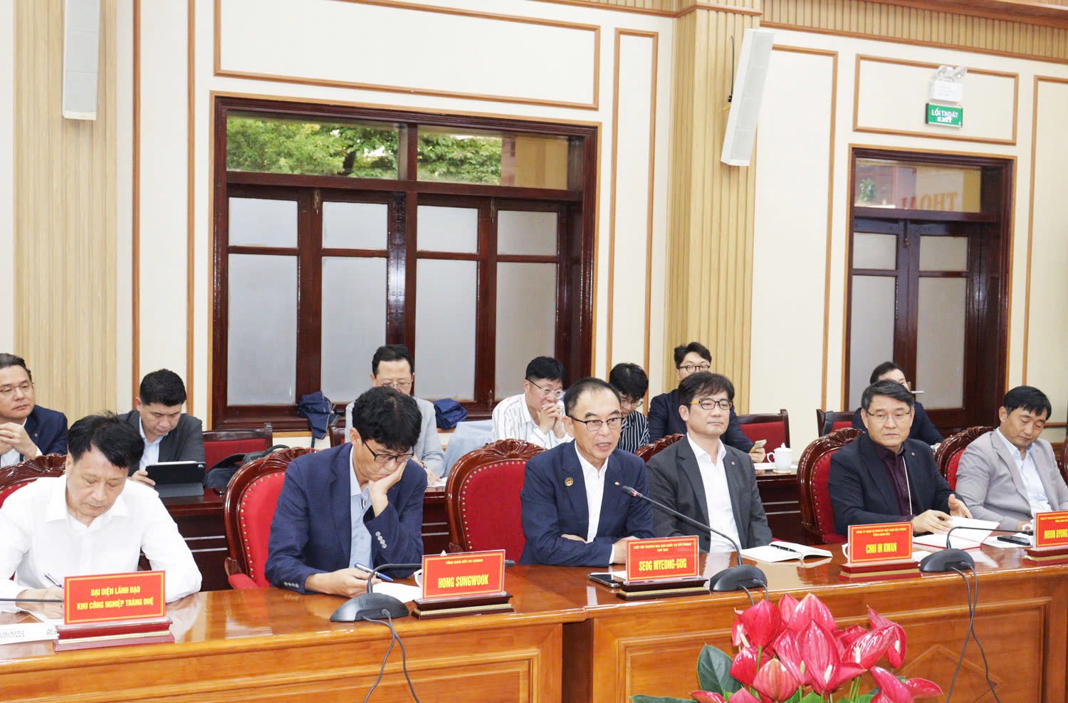 Đại diện các doanh nghiệp phát biểu ý kiến tại cuộc đối thoại.