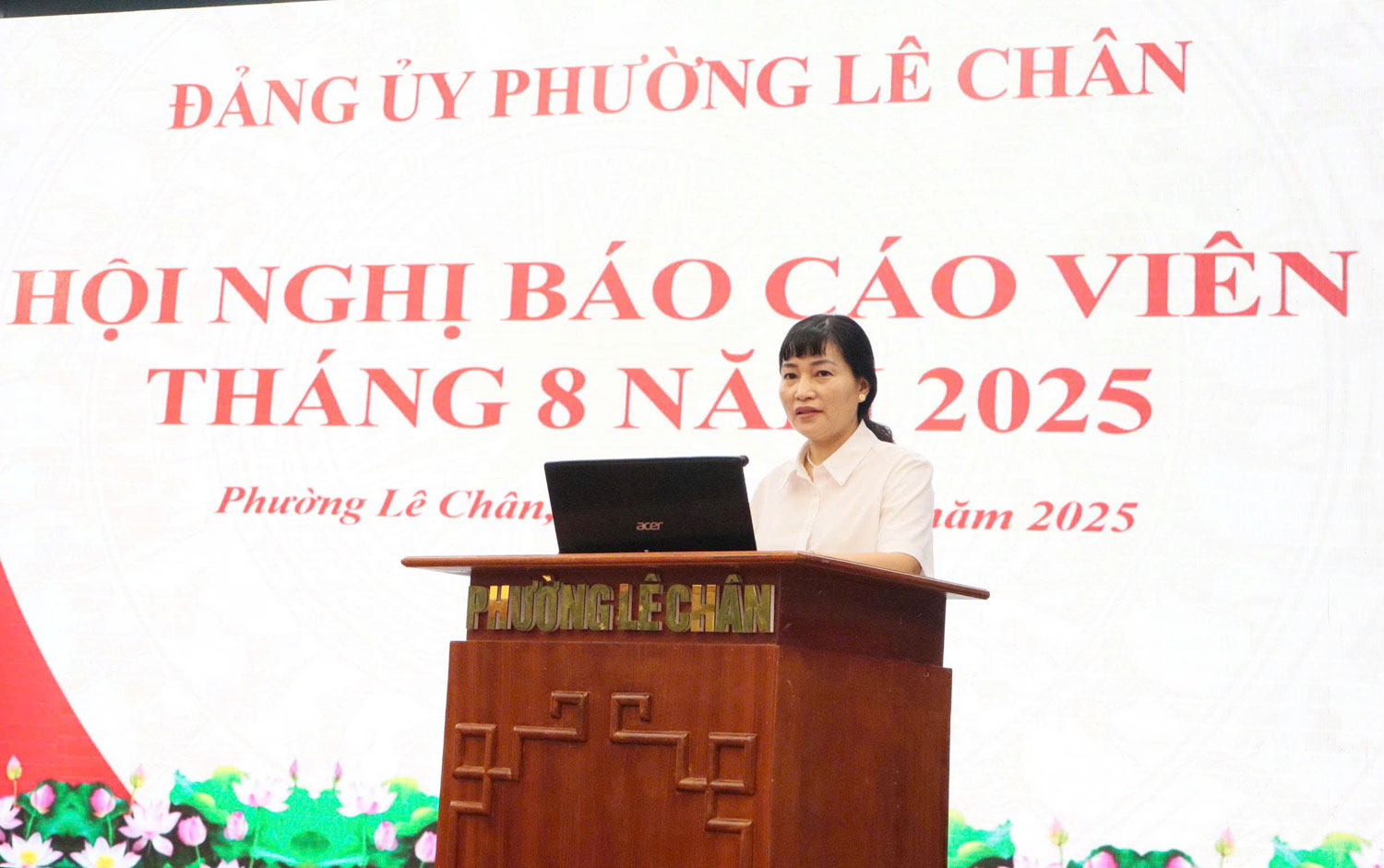 Trưởng phòng Văn hoá - Xã hội phường quán triệt tại Hội nghị. Trưởng phòng Văn hoá - Xã hội phường quán triệt tại Hội nghị.