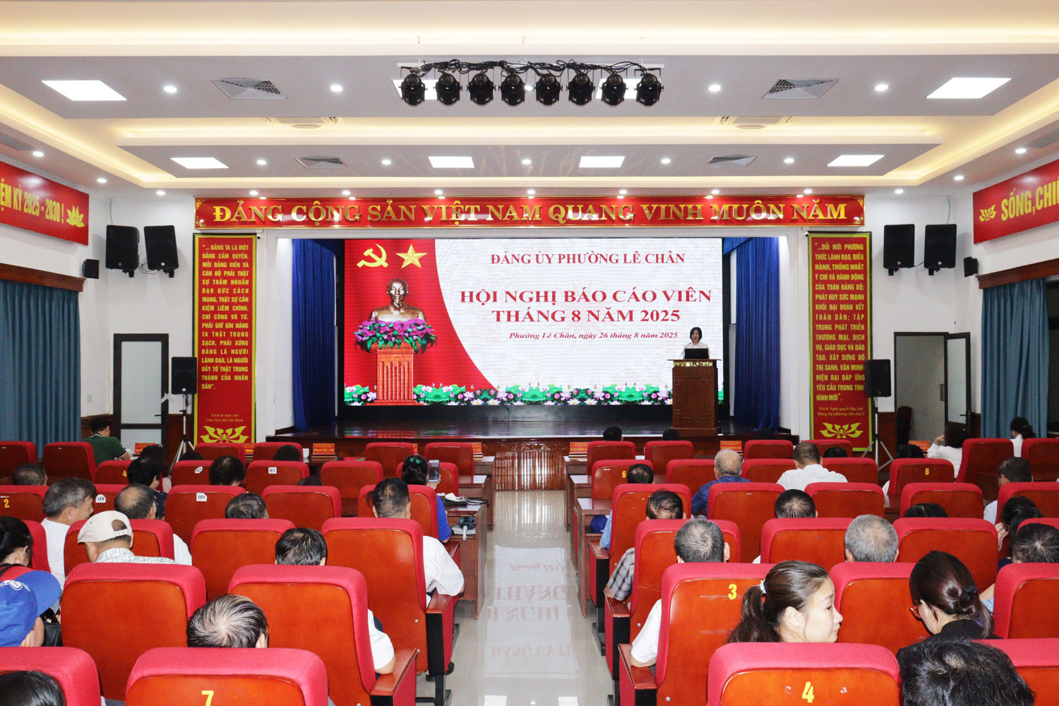 Đảng ủy phường Lê Chân tổ chức Hội nghị báo cáo viên tháng 8/2025