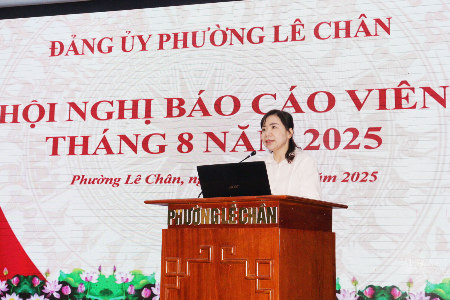 Đồng chí Nguyễn Thị Minh Ngọc, Phó Bí thư Thường trực Đảng ủy quán triệt tại Hội nghị. Đồng chí Nguyễn Thị Minh Ngọc, Phó Bí thư Thường trực Đảng ủy quán triệt tại Hội nghị.