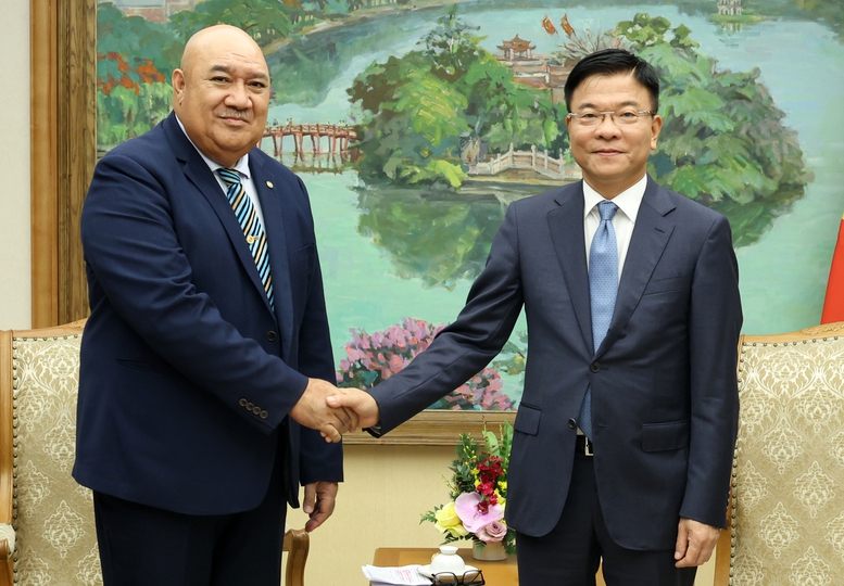 Phó Thủ tướng Lê Thành Long tiếp ông Saia Ma'u Piukala, Giám đốc Tổ chức Y tế Thế giới (WHO) khu vực Tây Thái Bình Dương - Ảnh: VGP/Đức Tuân