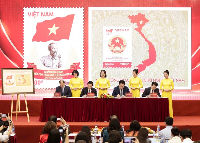 Giới thiệu bộ tem bưu chính Kỷ niệm 80 năm Quốc khánh Giới thiệu bộ tem bưu chính Kỷ niệm 80 năm Quốc khánh