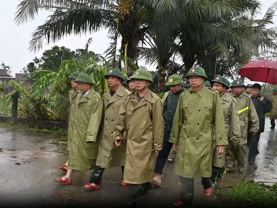 Phó Thủ tướng yêu cầu các địa phương huy động mọi nguồn lực giúp nhân dân sớm ổn định cuộc sống sau bão.