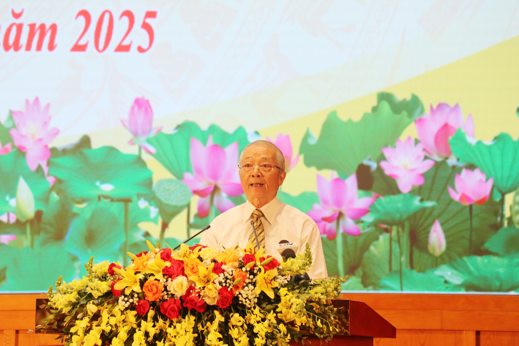 Ông Vũ Nguyên Nhiệm, nguyên Phó Bí thư Tỉnh uỷ, nguyên Chủ tịch UBND tỉnh Quảng Ninh, đại diện cán bộ lão thành cách mạng, phát biểu tại buổi lễ.