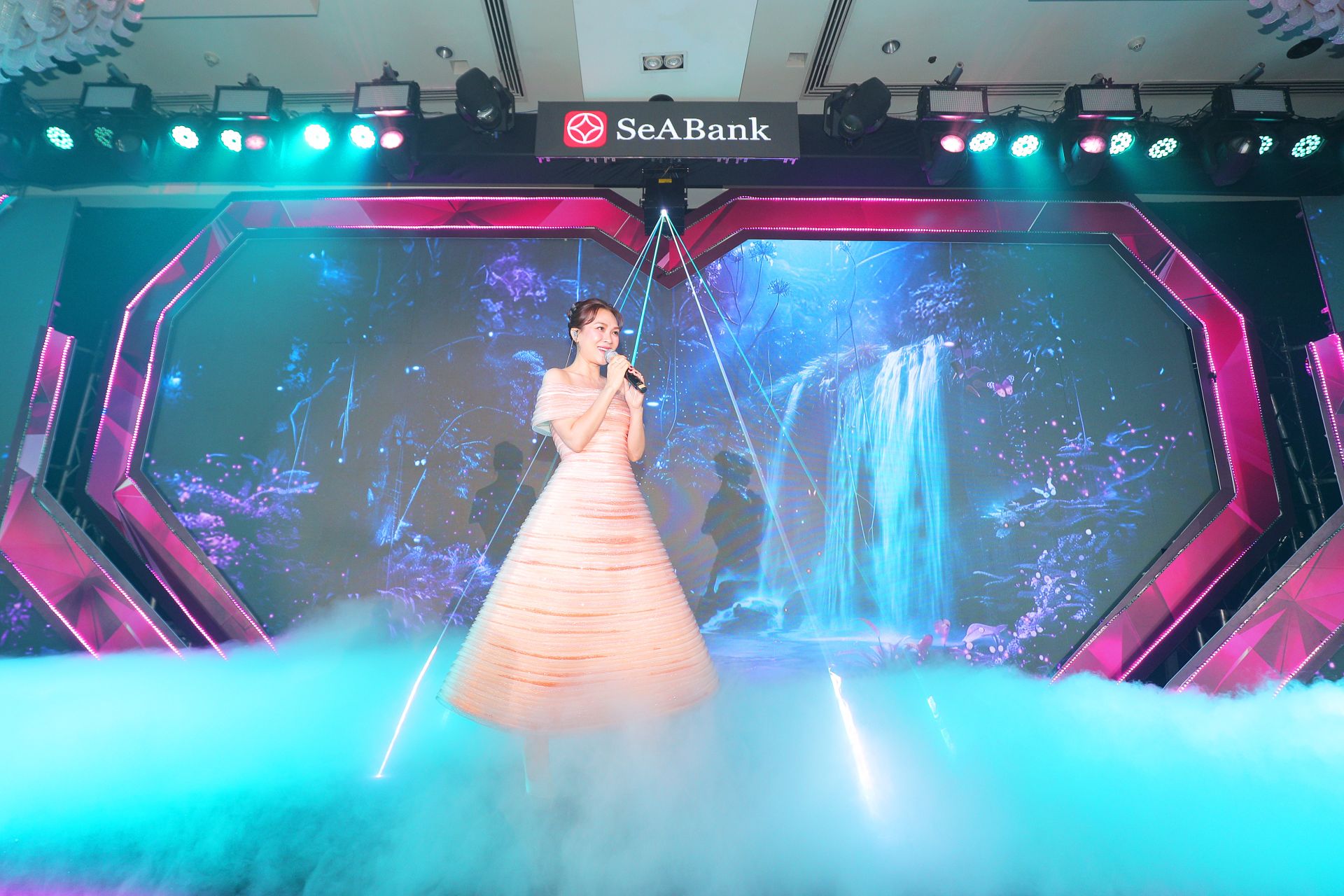 SeABank và Mỹ Tâm: Khi những tâm hồn đồng điệu gặp gỡ và tạo nên hành trình tài chính “thật Tâm”