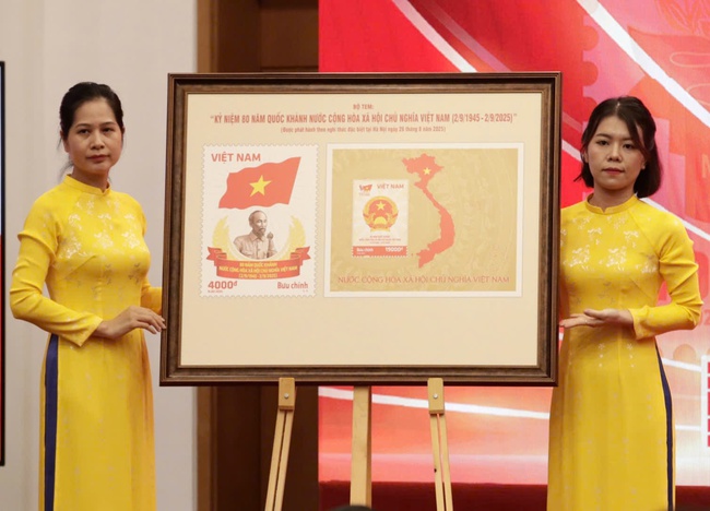 Giới thiệu bộ tem bưu chính Kỷ niệm 80 năm Quốc khánh Giới thiệu bộ tem bưu chính Kỷ niệm 80 năm Quốc khánh