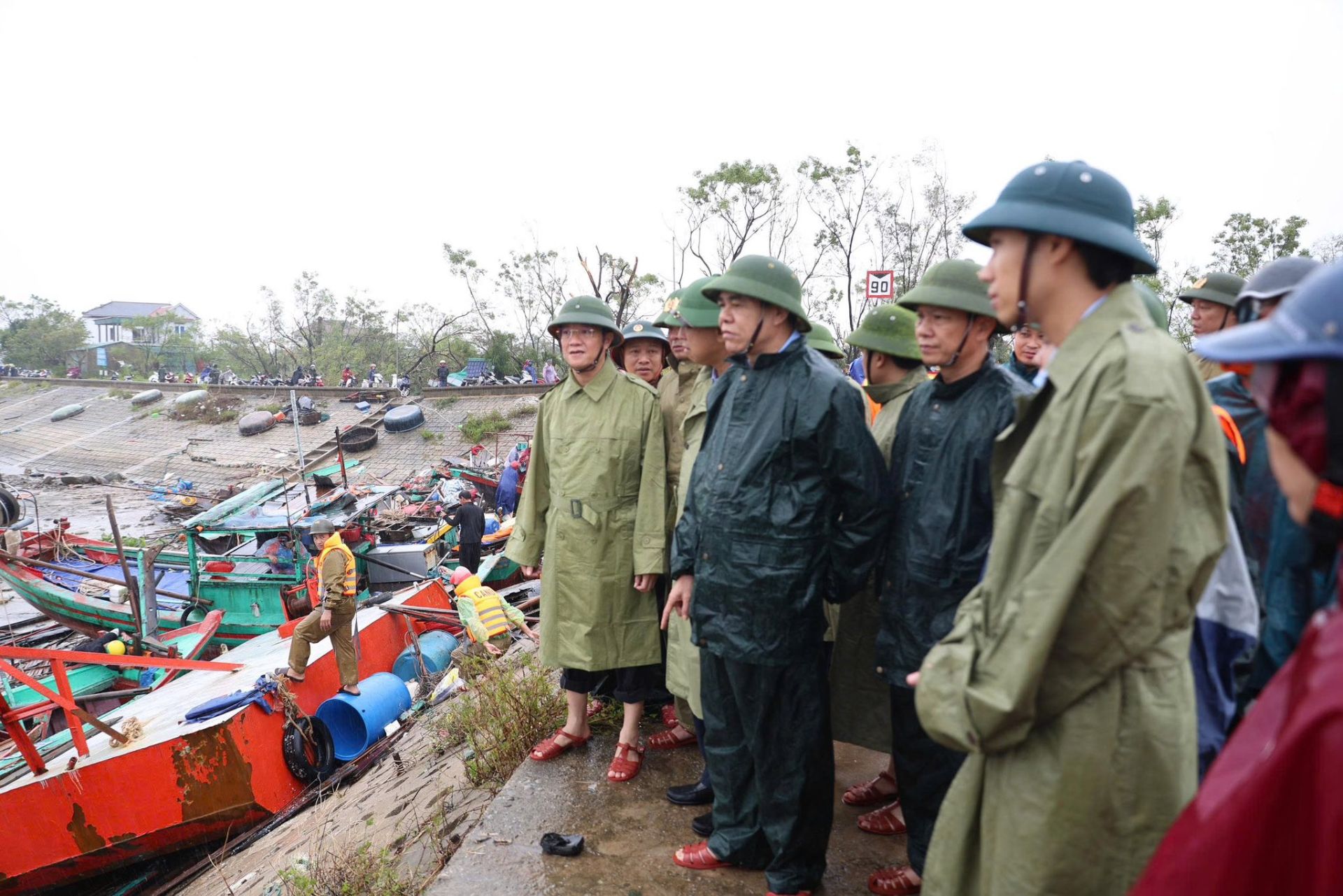 Chủ tịch UBND tỉnh Hà Tĩnh Võ Trọng Hải kiểm tra, chỉ đạo công tác khắc phục hậu quả bão số 5.