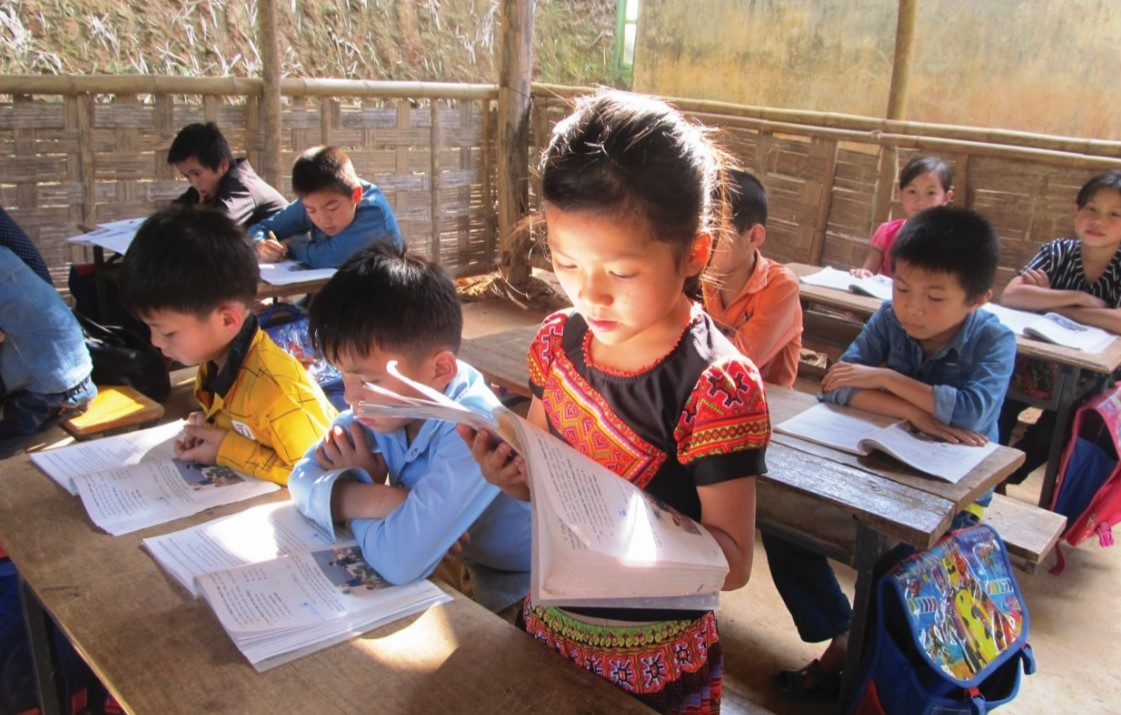 Ảnh báo Dân tộc và Phát triển.