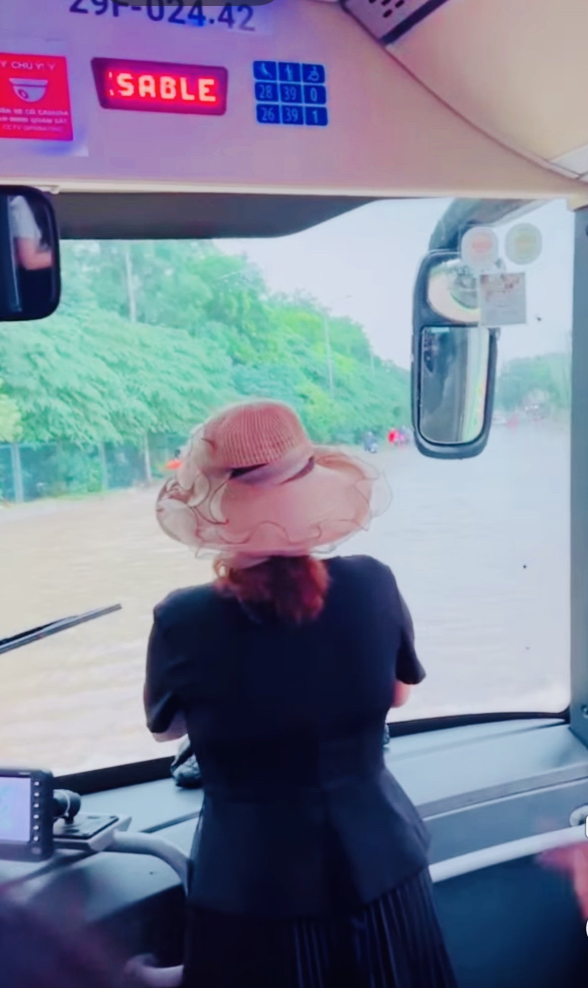 Đại lộ Thăng Long thành “rốn ngập” Đại lộ Thăng Long thành “rốn ngập”