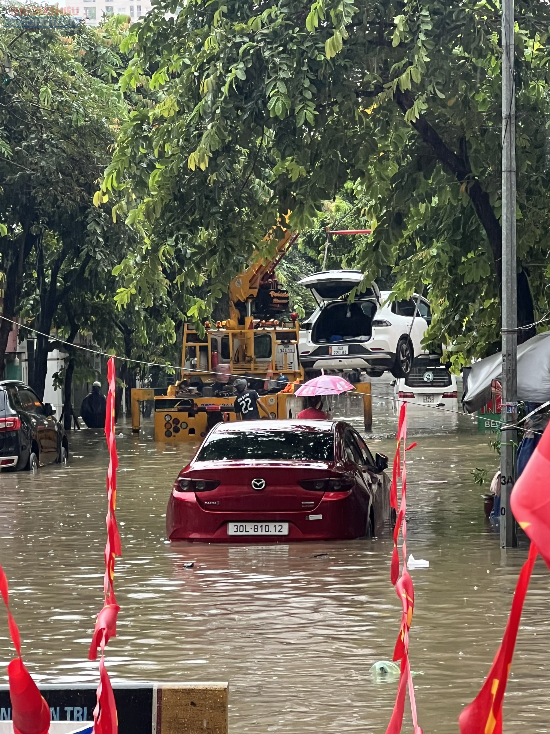 Xe cứu hộ hoạt động hết công suất nhưng vẫn quá tải vì số lượng phương tiện chết máy tăng đột biến. Xe cứu hộ hoạt động hết công suất nhưng vẫn quá tải vì số lượng phương tiện chết máy tăng đột biến.