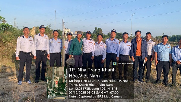 Đội chống săn bắt chim Yến Công ty Yến sào Khánh Hòa thu giữ các dụng cụ săn giăng bẫy chim Yến tại phường Tây Nha Trang (khu vực xã Vĩnh Hiệp cũ)