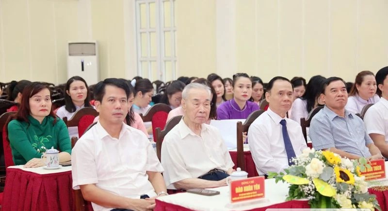 Các đại biểu tham dự buổi tọa đàm