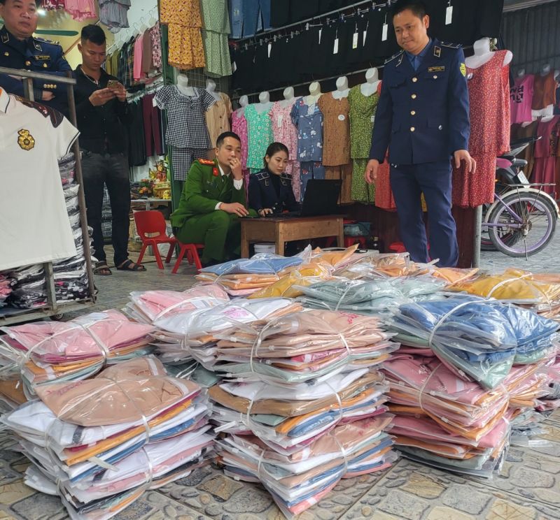 Phát hiện nhiều cơ sở kinh doanh quần áo có dấu hiệu giả mạo nhãn hiệu Yody tại khu vực huyện Xuân Trường và huyện Mỹ Lộc tỉnh Nam Định (cũ)