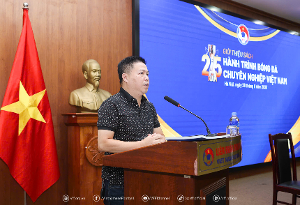 Nhà báo Doãn Hữu Bình – Phó Giám đốc Trung tâm TTTT TDTT phát biểu tại buổi giới thiệu sách