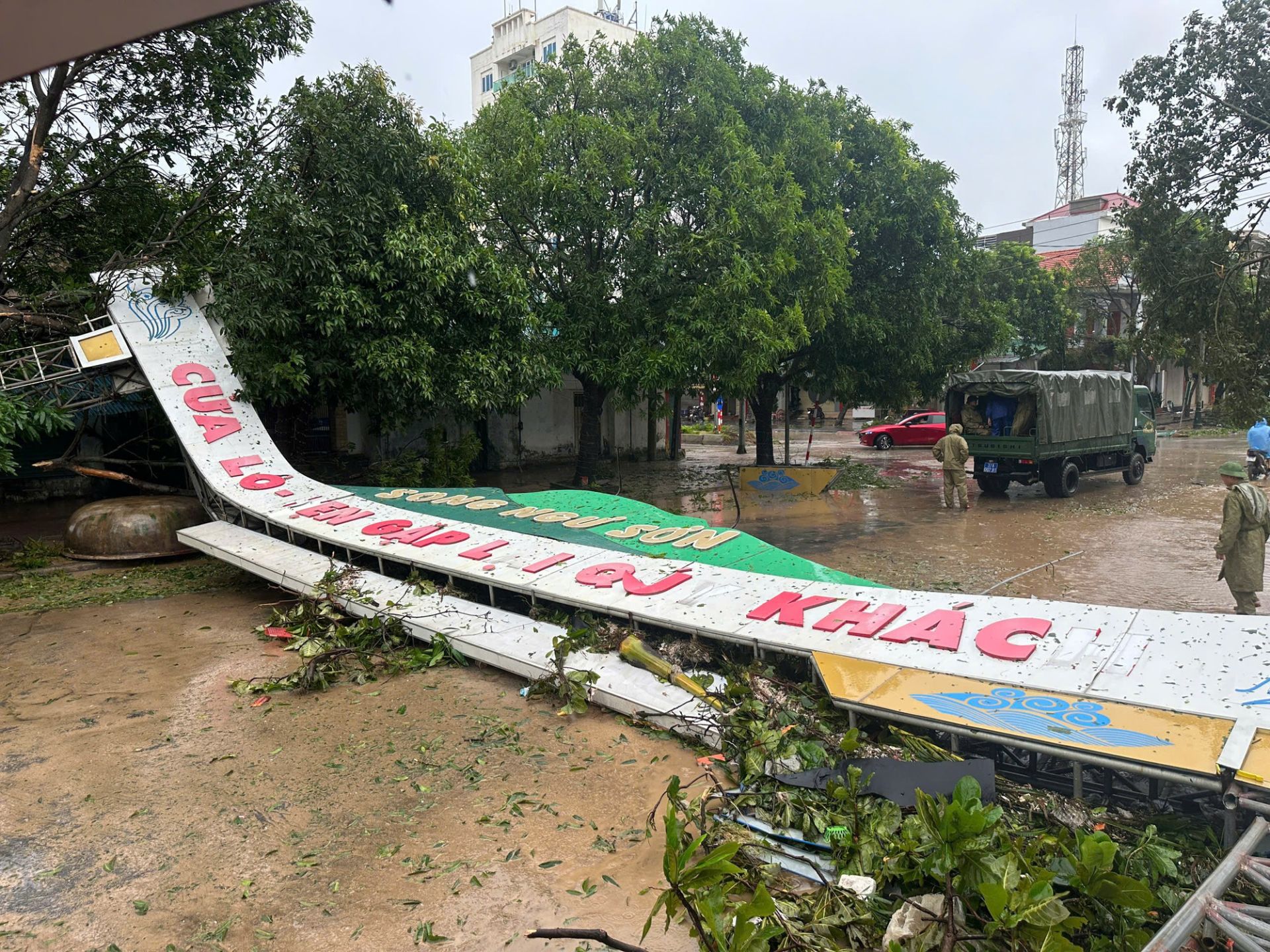 Thiệt hại do bão số 5 ở Nghệ An.