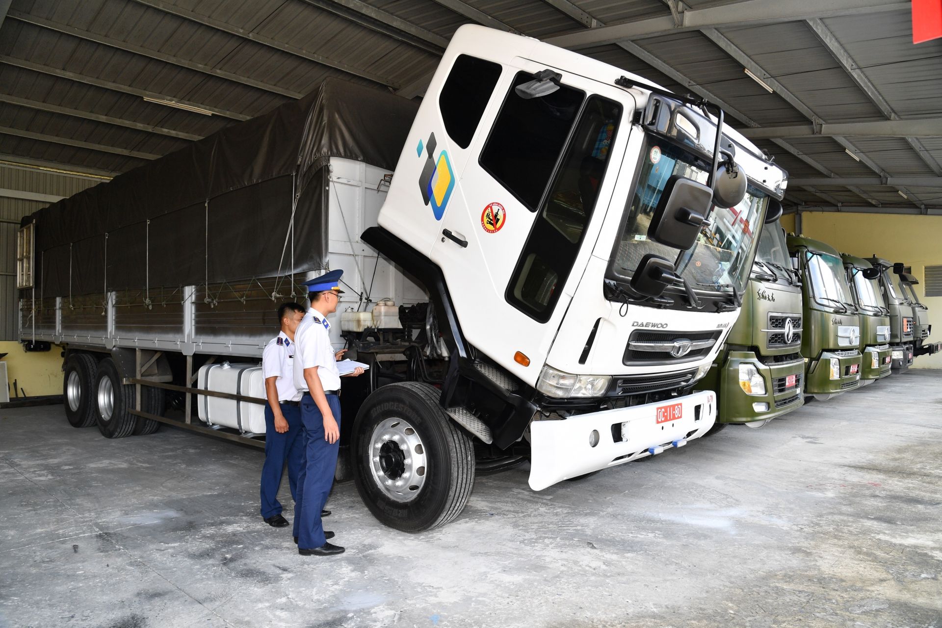 Các thí sinh tham gia thi xe tốt Các thí sinh tham gia thi xe tốt