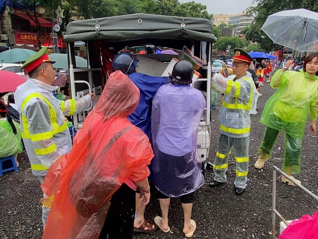 Hà Nội: Bán ghế giữ chỗ xem diễu binh, diễu hành 5 trường hợp bị xử phạt