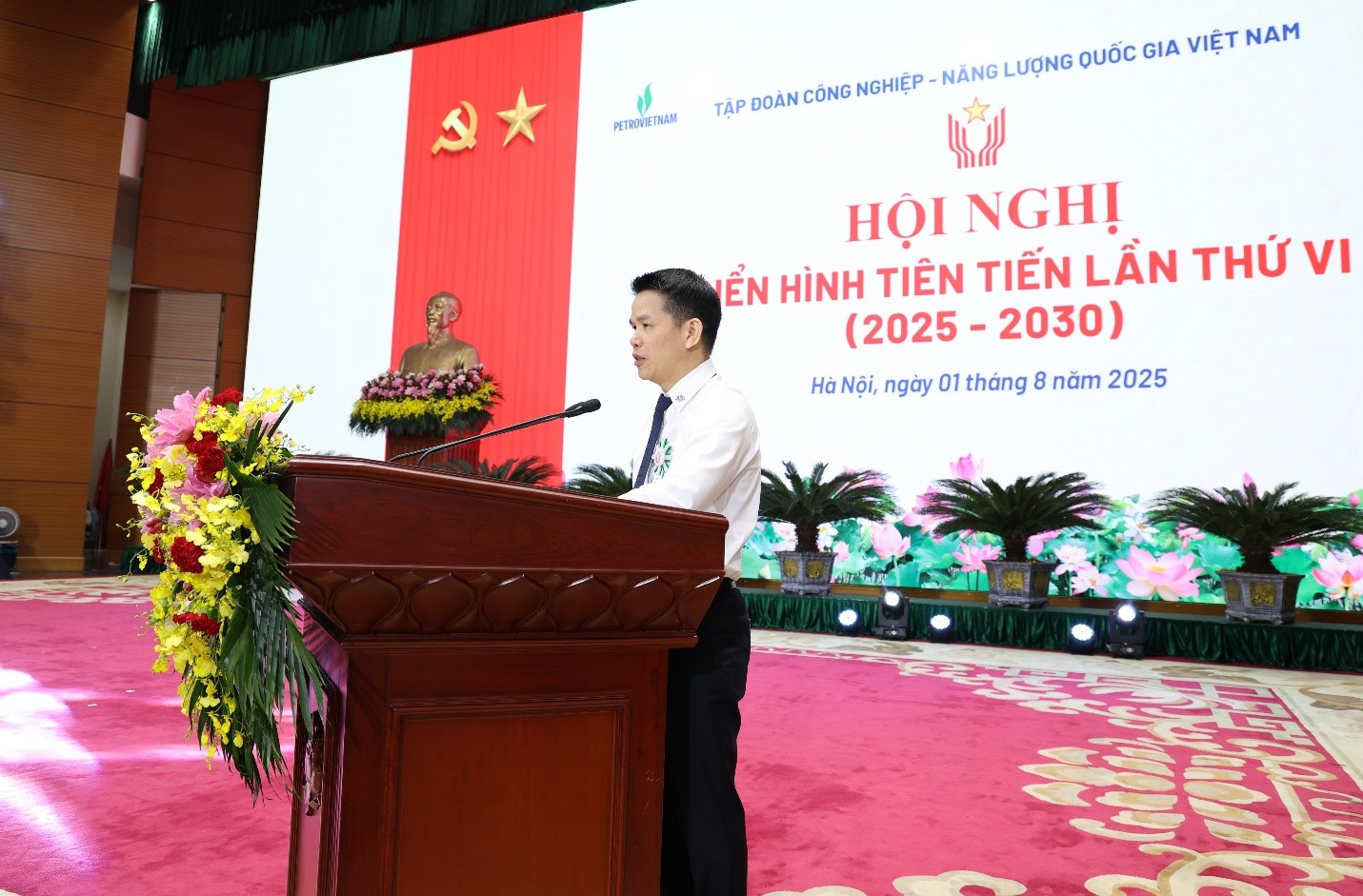 Tổng Giám đốc PV GAS Phạm Văn Phong phát biểu tại Hội nghị điển hình tiên tiến Petrovietnam giai đoạn 2025–2030, PV GAS xác định rõ vai trò tiên phong trong chiến lược phát triển của Petrovietnam, hướng đến mục tiêu chung lọt Top 500 doanh nghiệp lớn nhất toàn cầu Tổng Giám đốc PV GAS Phạm Văn Phong phát biểu tại Hội nghị điển hình tiên tiến Petrovietnam giai đoạn 2025–2030, PV GAS xác định rõ vai trò tiên phong trong chiến lược phát triển của Petrovietnam, hướng đến mục tiêu chung lọt Top 500 doanh nghiệp lớn nhất toàn cầu