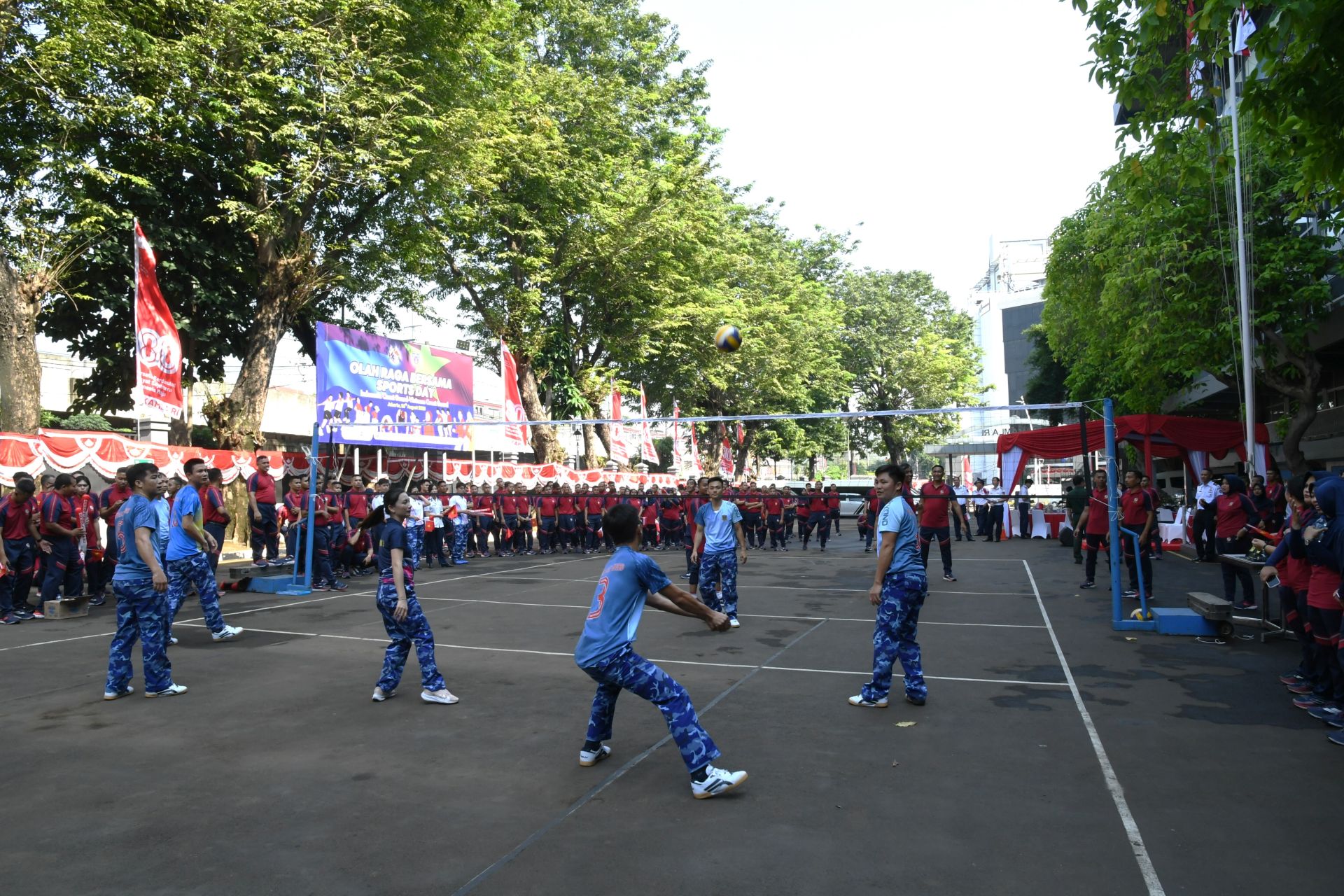 Giao lưu bóng chuyền