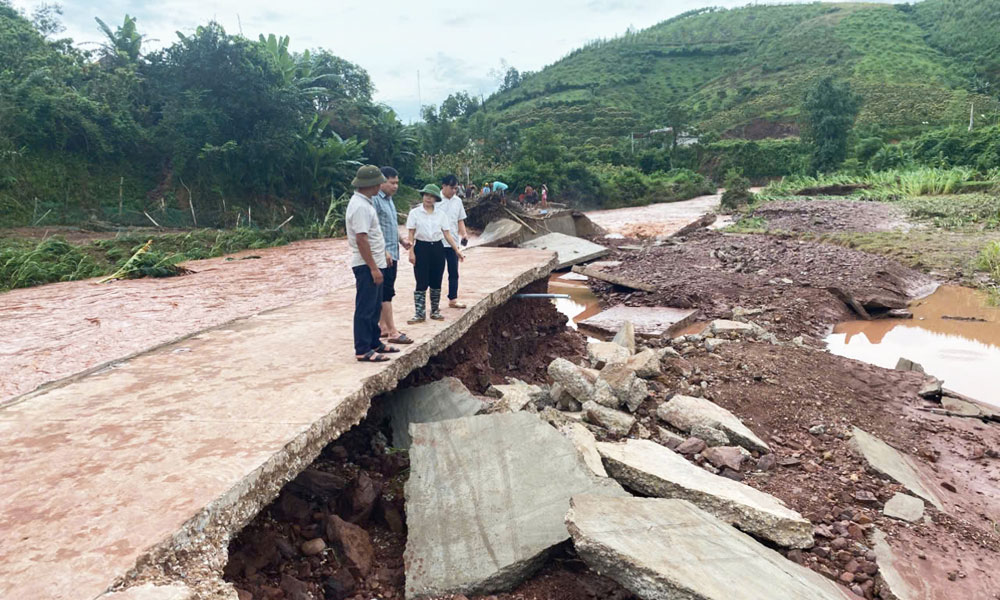 Ngầm tràn tại thôn Chả, xã Biên Sơn bị hư hỏng nặng.