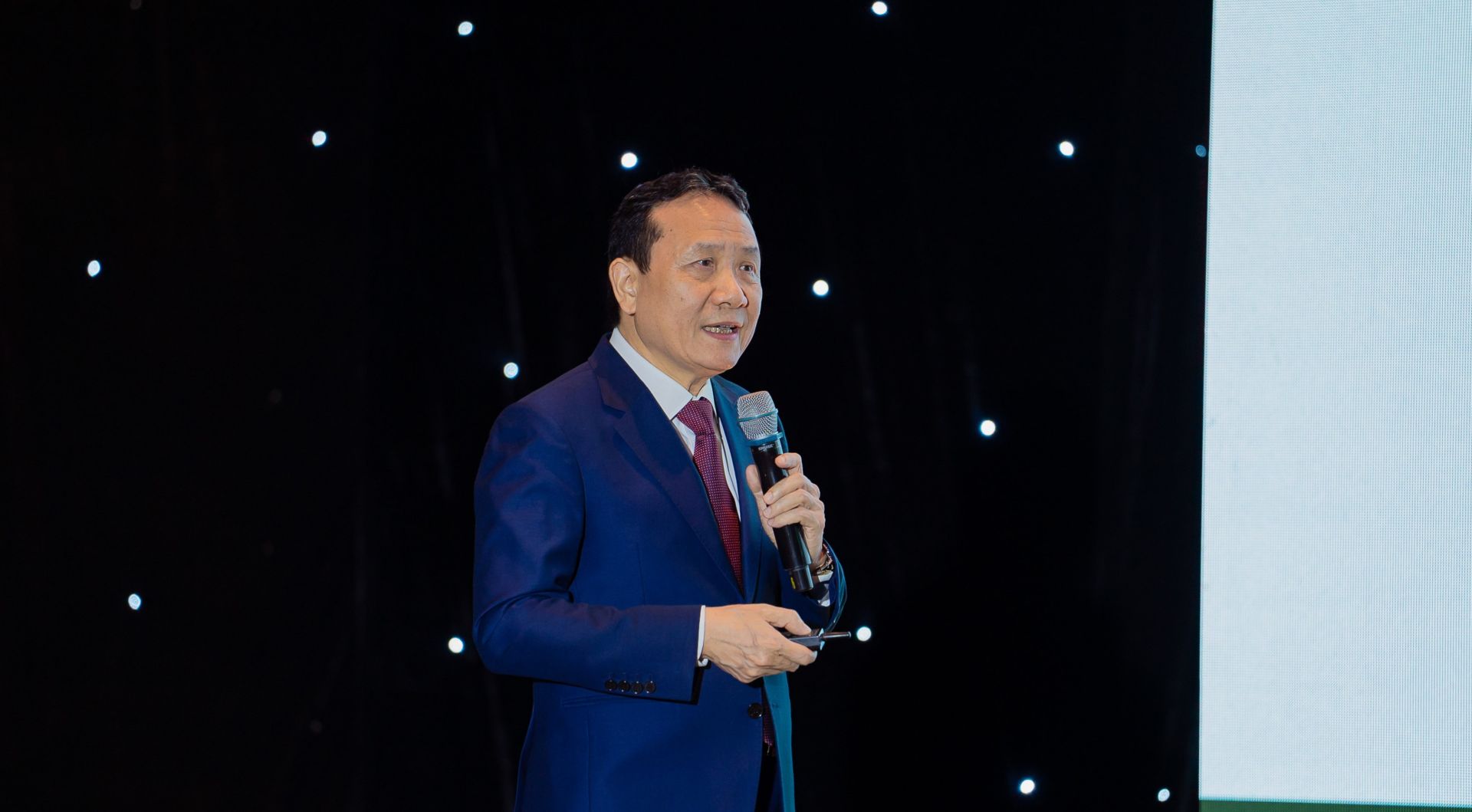 Ông Nguyễn Hồng Sơn - Phó Trưởng Ban Chính sách Chiến lược Trung ương phát biểu về những đột phá chính sách để phát huy tiềm lực khu vực tư nhân, thúc đẩy tăng trưởng bền vững