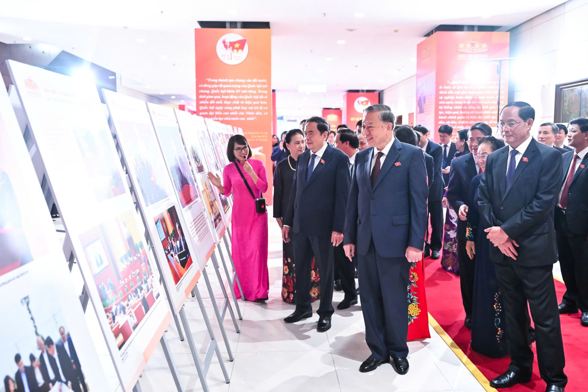 Tổng Bí thư Tô Lâm và Chủ tịch Quốc hội Trần Thanh Mẫn tham quan Triển lãm ảnh "Quốc hội Việt Nam - 80 năm kế thừa và phát triển" Tổng Bí thư Tô Lâm và Chủ tịch Quốc hội Trần Thanh Mẫn tham quan Triển lãm ảnh "Quốc hội Việt Nam - 80 năm kế thừa và phát triển"