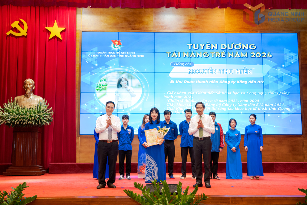12 tài năng trẻ năm 2024 cấp Đoàn UBND tỉnh Quảng Ninh được tuyên dương tại chương trình. 12 tài năng trẻ năm 2024 cấp Đoàn UBND tỉnh Quảng Ninh được tuyên dương tại chương trình.