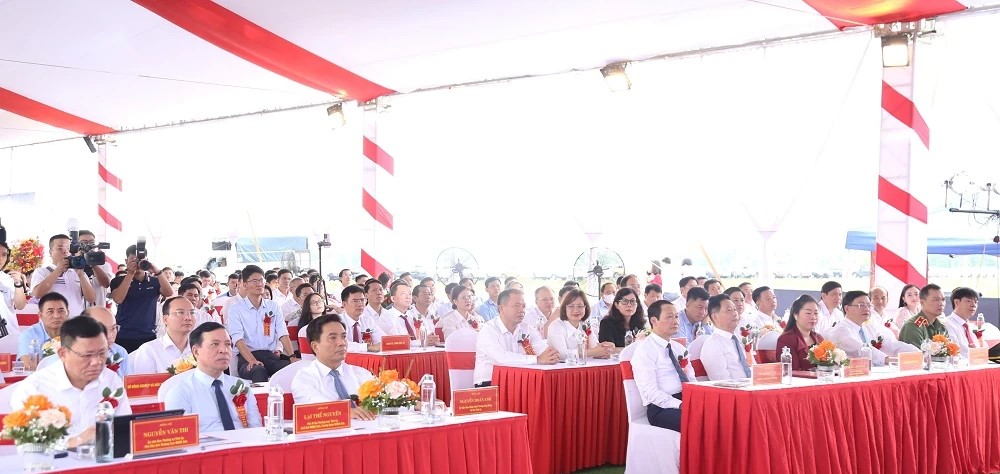 Các đại biểu tham dự buổi lễ Các đại biểu tham dự buổi lễ