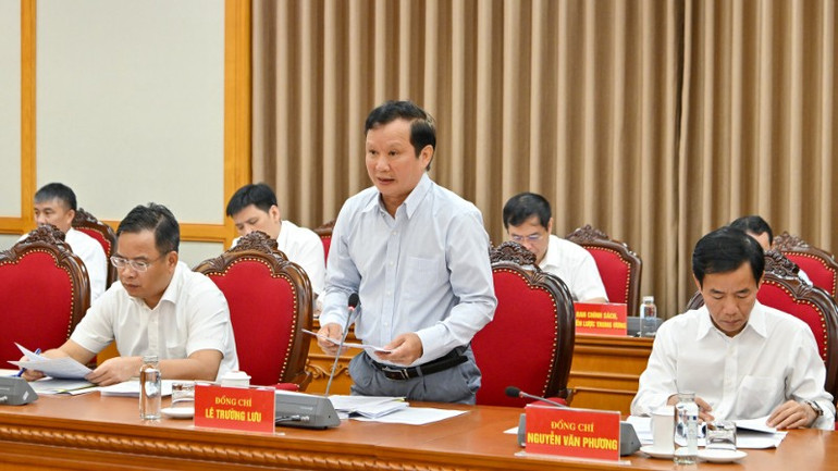 Lãnh đạo Thành ủy Huế báo cáo tình hình chuẩn bị Đại hội. (Ảnh: Thủy Nguyên)