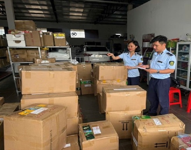 Lực lượng QLTT tỉnh Thái Nguyên kiểm tra cơ sở kinh doanh Lực lượng QLTT tỉnh Thái Nguyên kiểm tra cơ sở kinh doanh