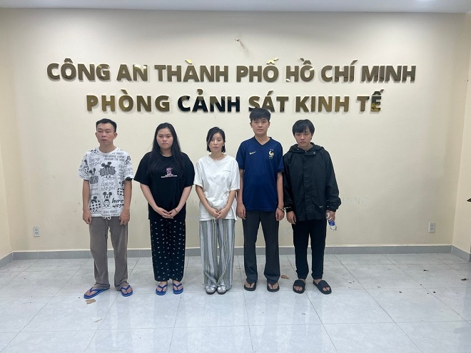 Hot girl Miss Audition Nguyễn Thị Ngọc Anh bị khởi tố vì buôn bán "khí cười"