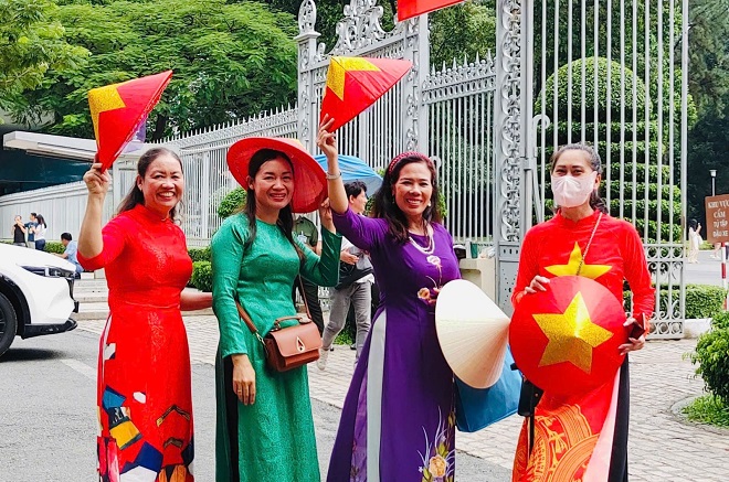 Tặng 100.000 đồng/người cho toàn dân ăn Tết Độc lập