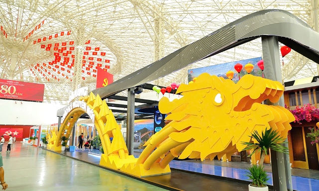 Cổng chào mô hình Cầu Rồng